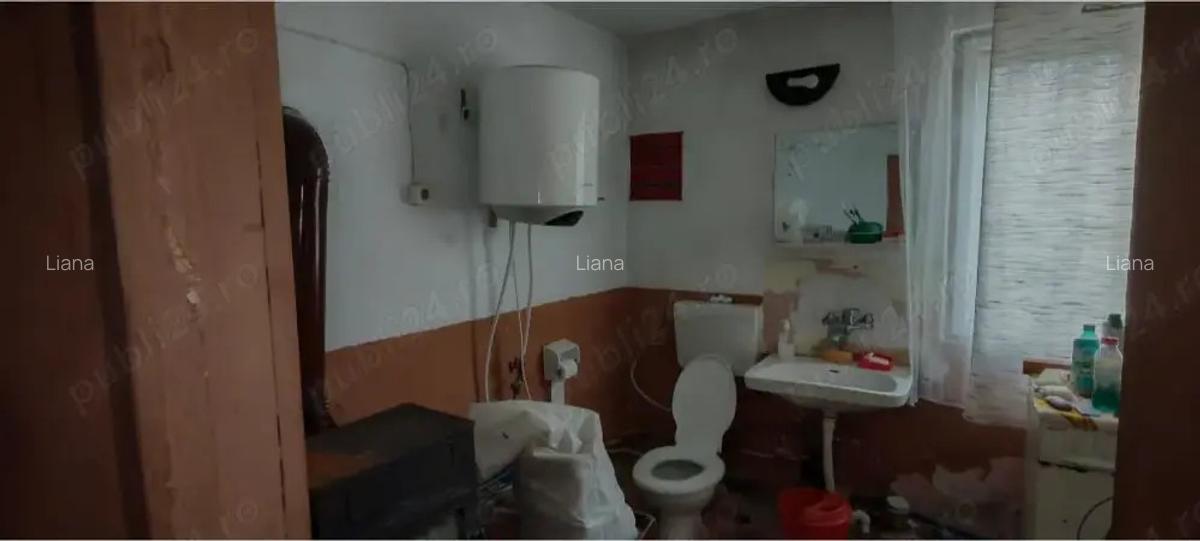 Vand casa cu etaj in localitatea Lapu?nic - 3