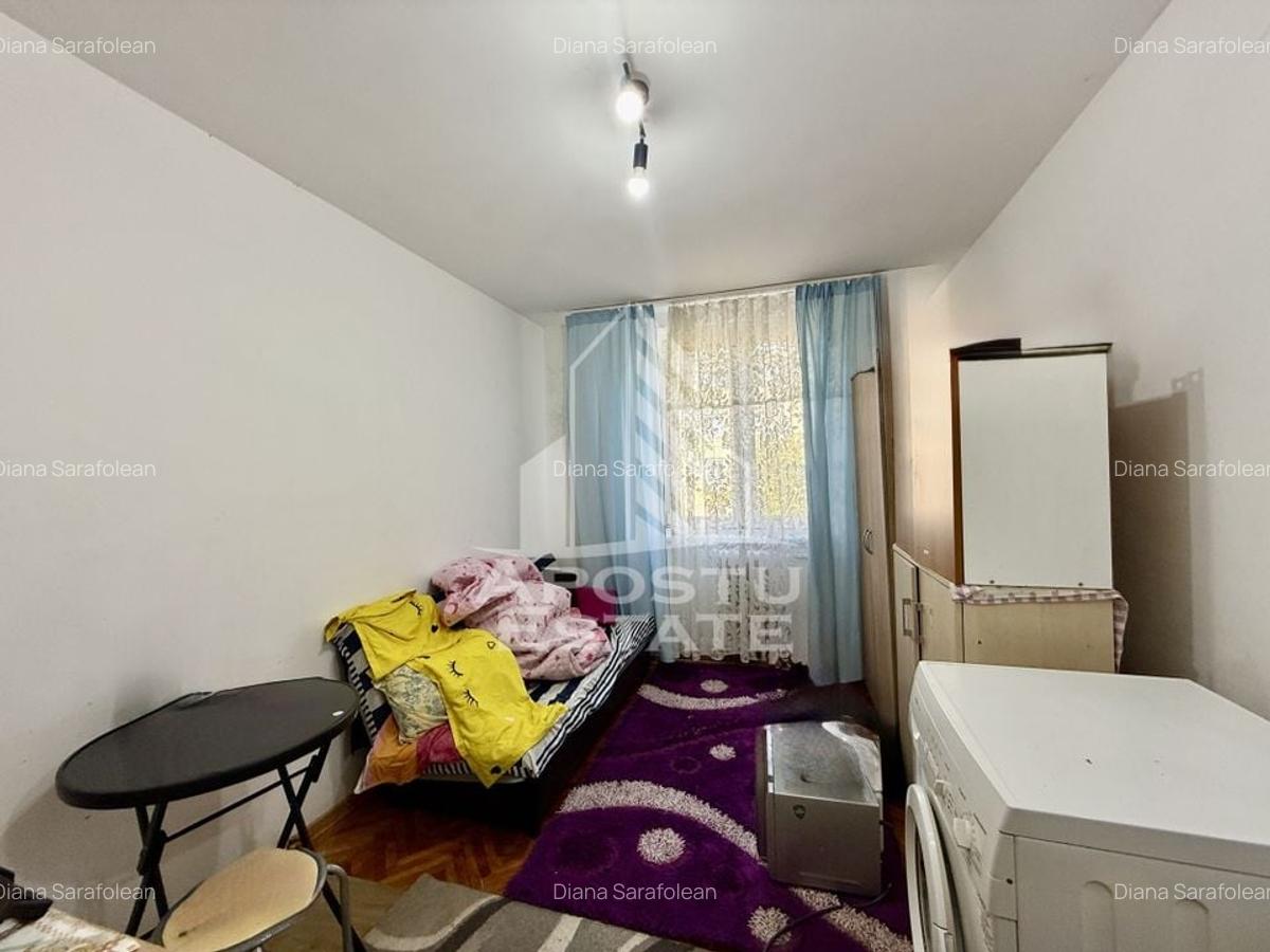 Garsoniera cu baie comuna, etaj 2, zona Take Ionescu - 3