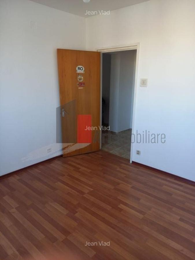 Apartament cu 3 camere semidecomandat în Titulescu - 5