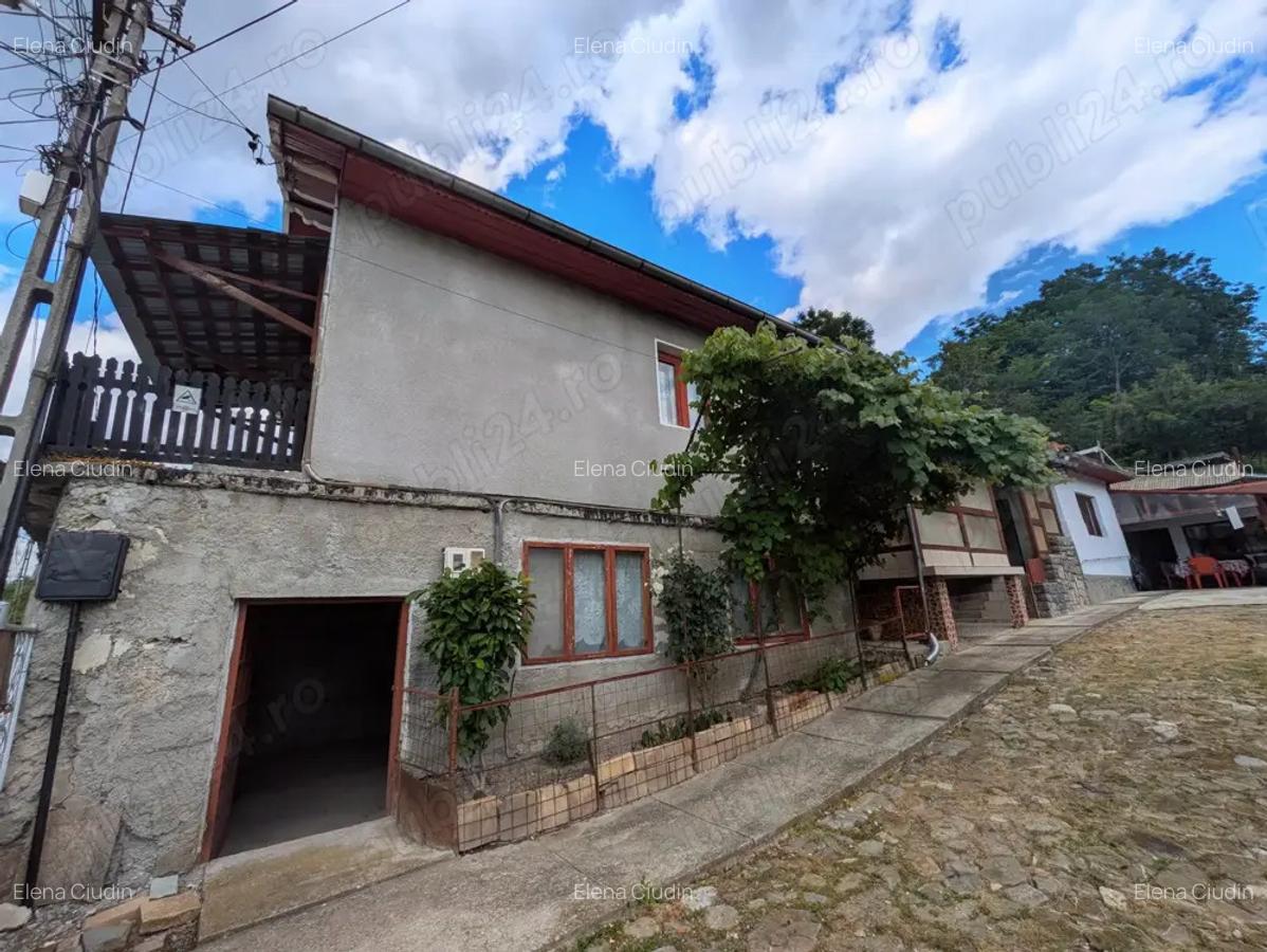 Casa cu teren generos de vanzare in Comarnic, Prahova aproape de DN1 - 2