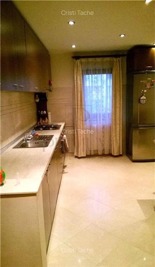 BUCOVINA - 3 camere - 2 bai - 2 balcoane - clima - decomandat - ETAJ 3 - 4