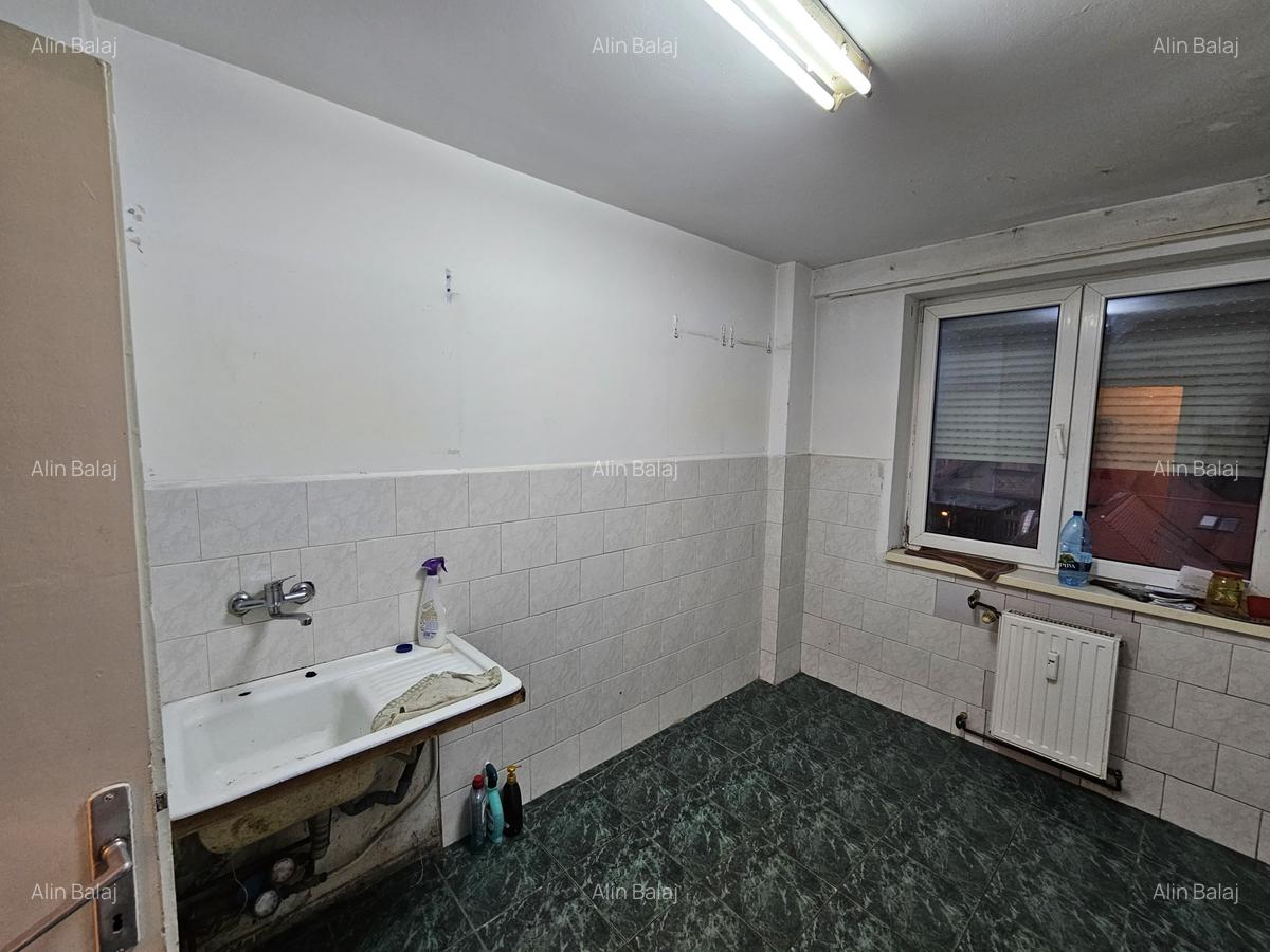 Apartament 3 camere, etaj intermediar, Piața Victoriei, comision 0% - 10