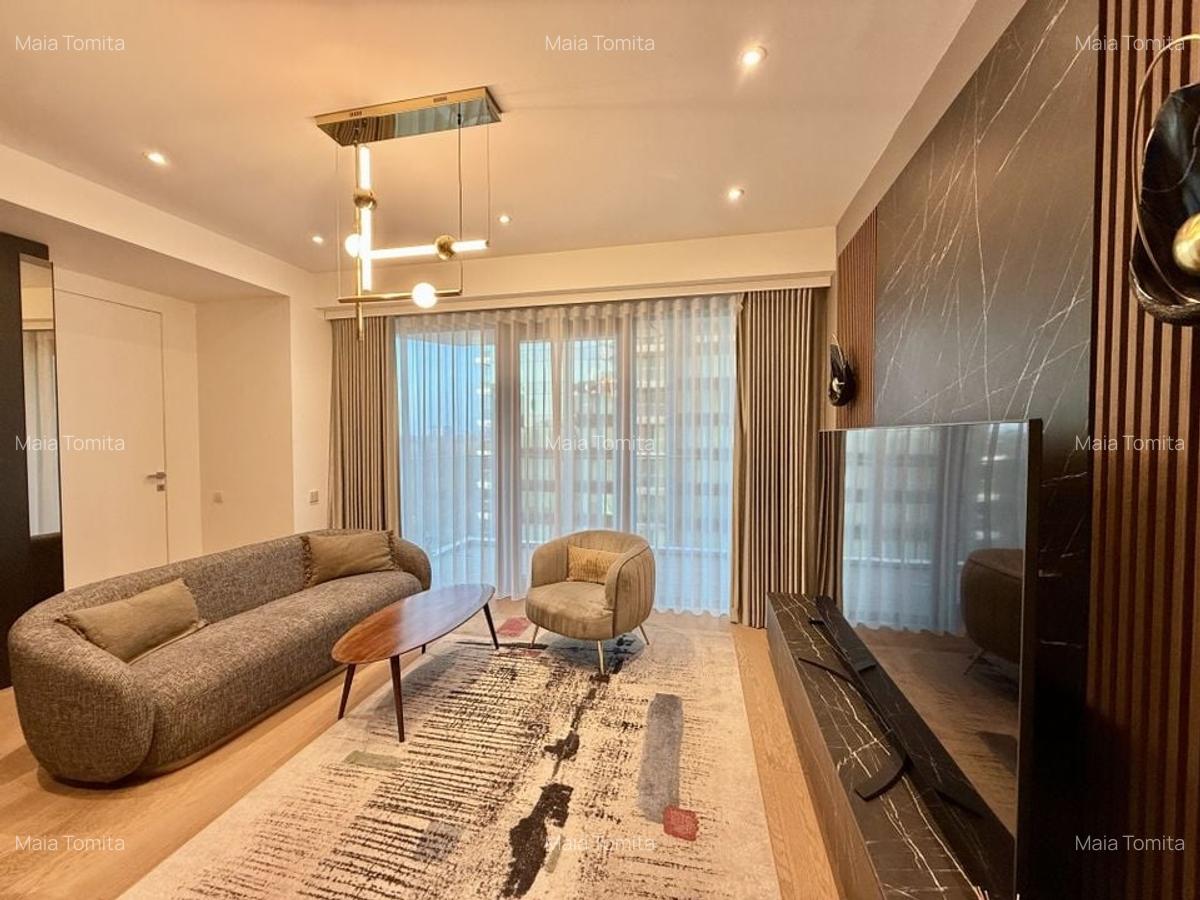 One Eliade / disponibilitate imediată - 4