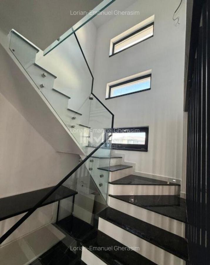 Vila de vanzare cu design deosebit in cartierul Bucium - 15