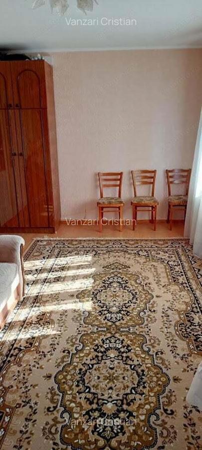 Vanzare un apartament cu 3 camere in zona 13 Septembrie - 7
