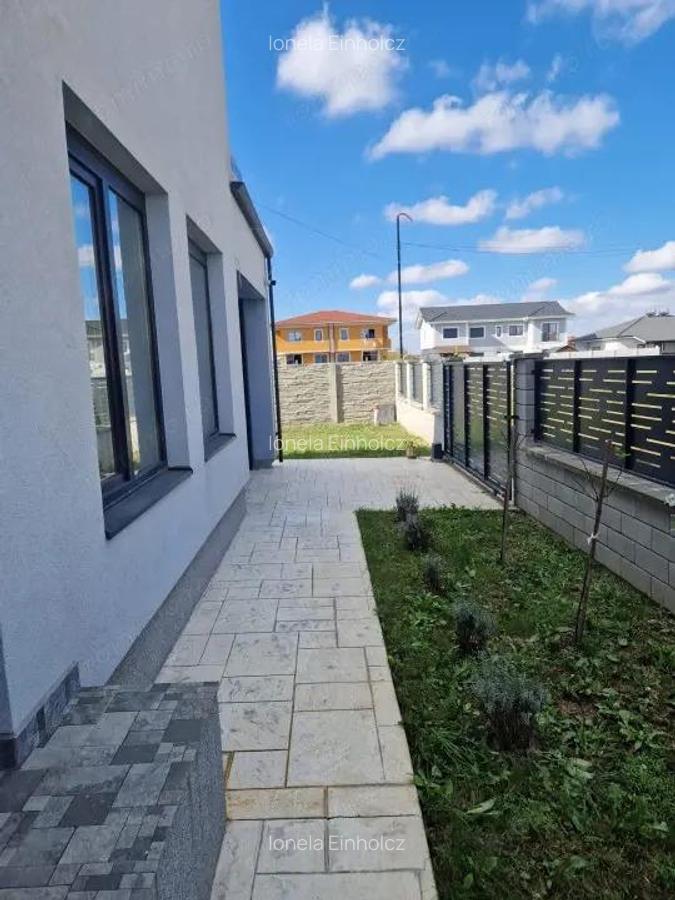 Duplex 4 camere, 154 mp utili, cu garaj si 2 fronturi stradale - Mosinita Noua - 14