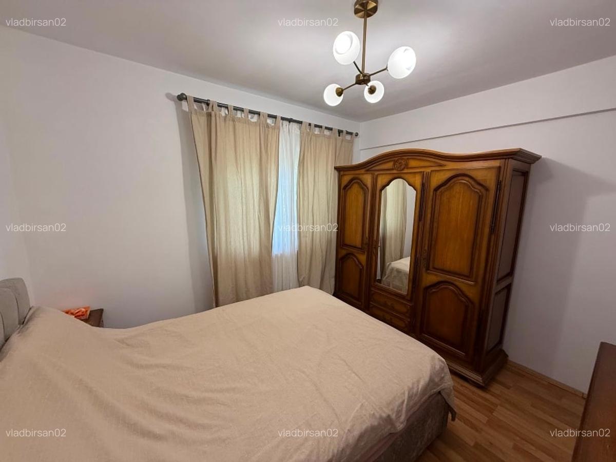 2 camere, Academia Ferdinand I, Parcul Carol, Unirii (parcare la liber), boxa - 13