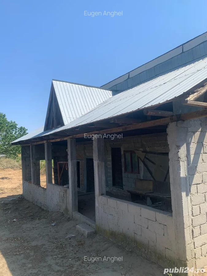 Casa la rosu de vanzare - 4