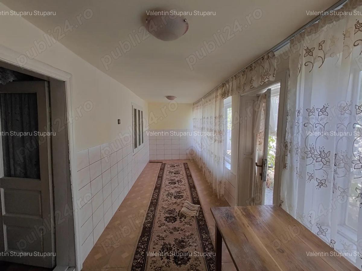 Vanzare casa batraneasca la poalele Mun?ilor Macin 1000 mp teren, 5 camere, vedere panoramica - 2