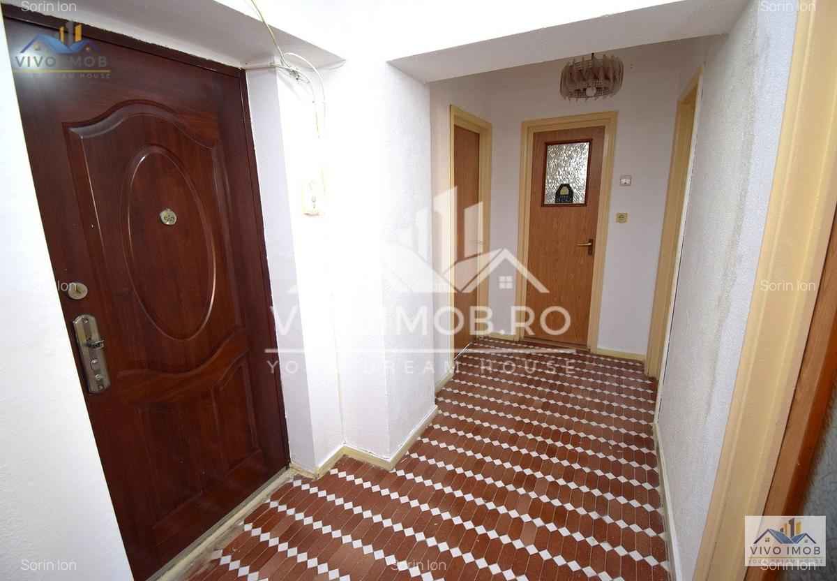 Unirii-Bd. Liberatății |  etaj 5/8 | 67 mp | bloc monolit | vedere Casa Poprului - 5 Unirii-Bd. Liberatății |  etaj 5/8 | 67 mp | bloc monolit | vedere Casa Poprului - 5