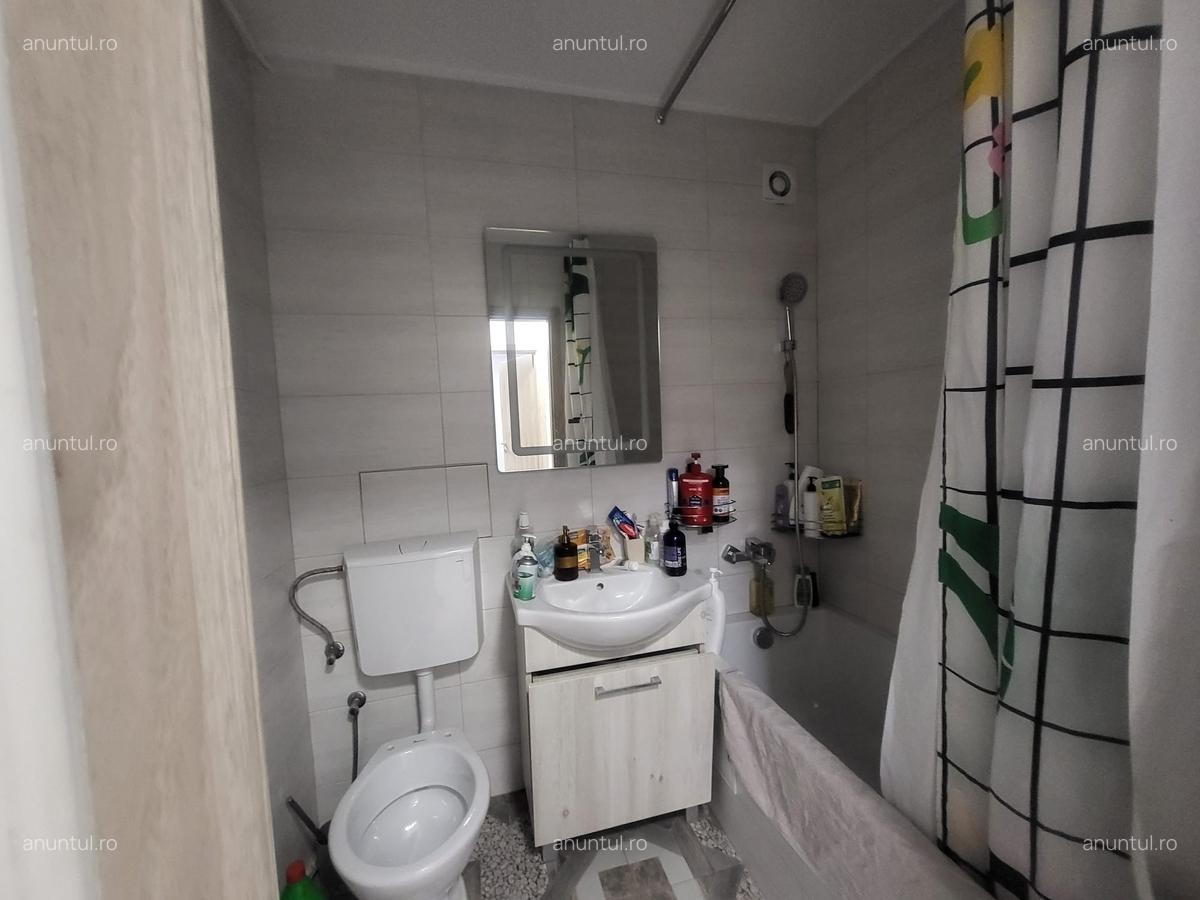 1 Decembrie 1918, metrou 8 min, str Mizil - 10