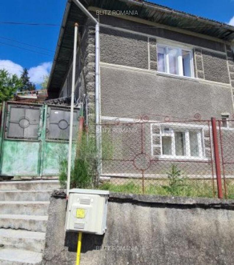Casa de vanzare , 3 camere , 100 mp, zona Mulatau - 2