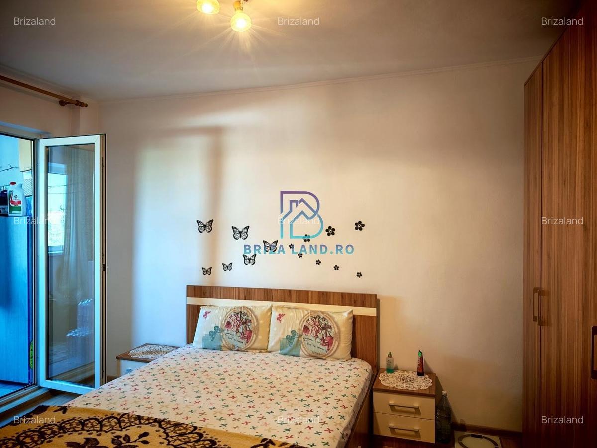 Doamna Ghica, bloc 2002, etaj 3/4, decomandat, doua bai - 17