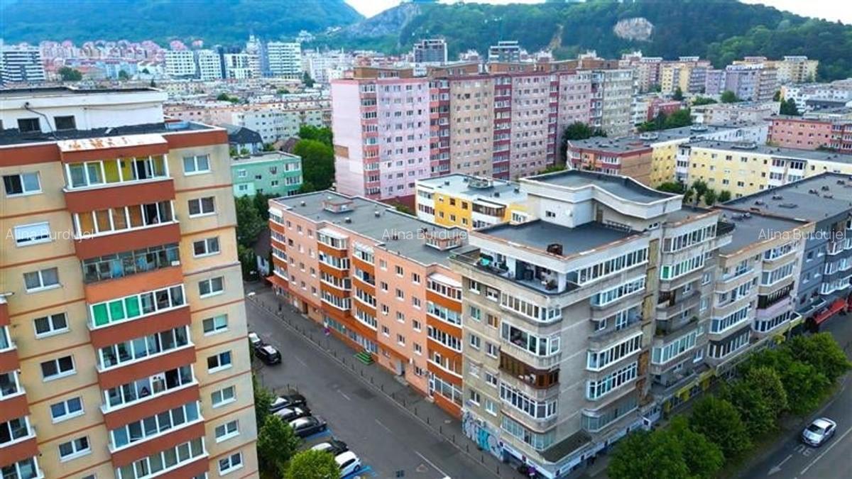 Spatiu comercial,vitrinat,doua intrari,acces facil, Calea Bucuresti,Astra,Brasov - 1