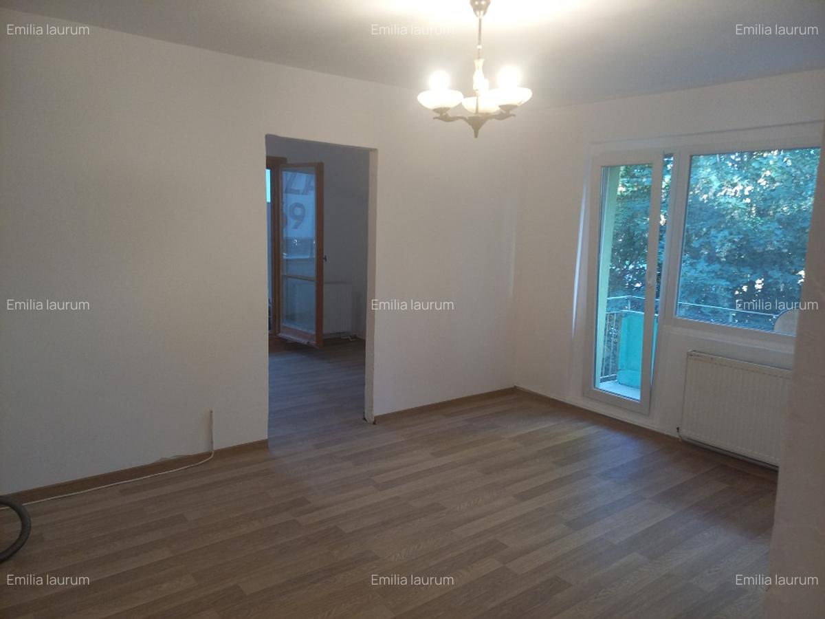 Proprietar vând apartament 3 camere, 2 balcoane,renovat - 1