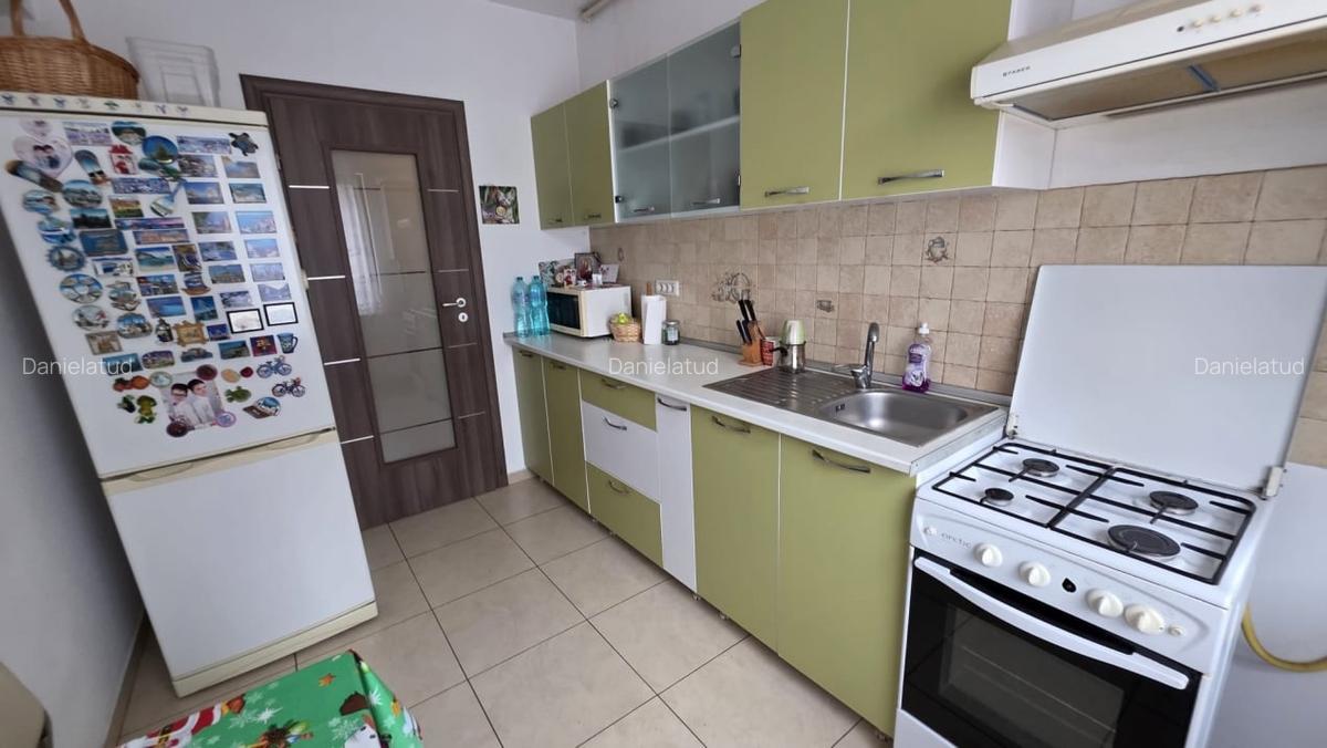 Vanzare garsoniera in Dobroiesti etajul 1/4 cu lift - 2