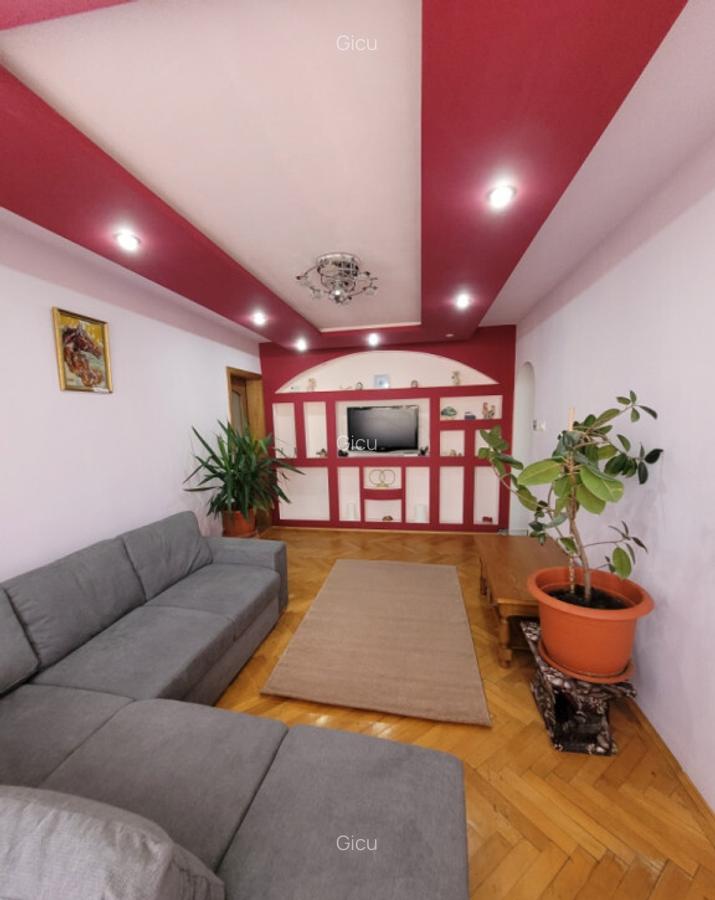 Apartament 3 camere de inchiriat pe Strada de Mijloc - 1