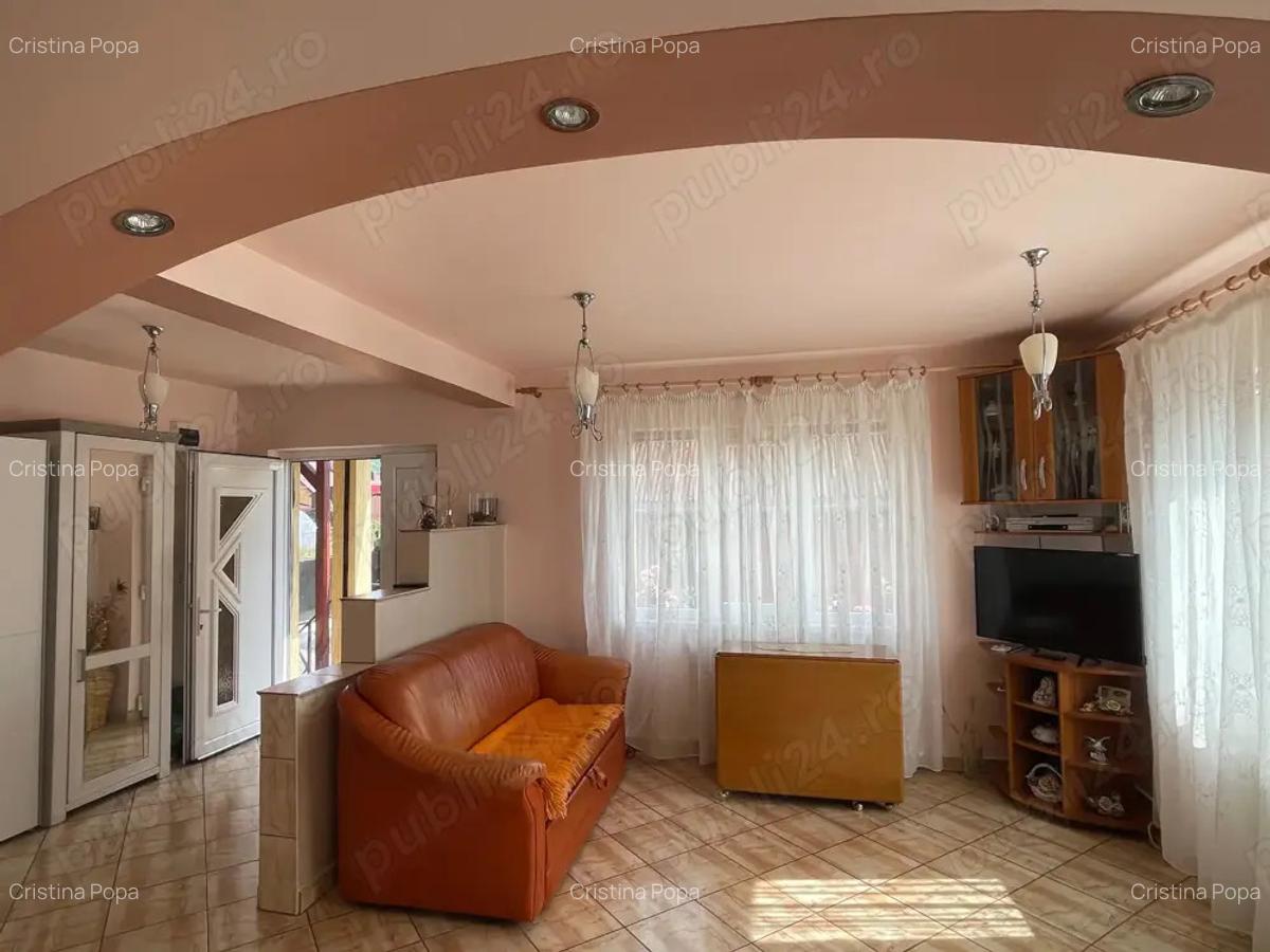 Direct proprietar! Casa cu 7 camere, garaj, curte cu flori ?i pomi fructiferi Flore?ti, Str.Horea - 5