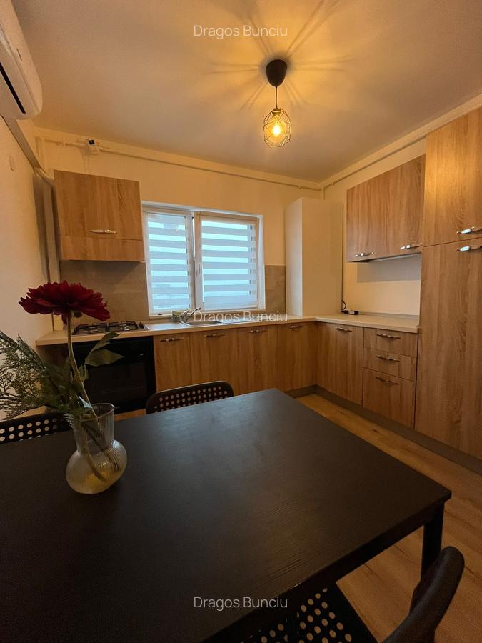 Apartament cu 2 camere decomandat în Apărătorii Patriei - 2