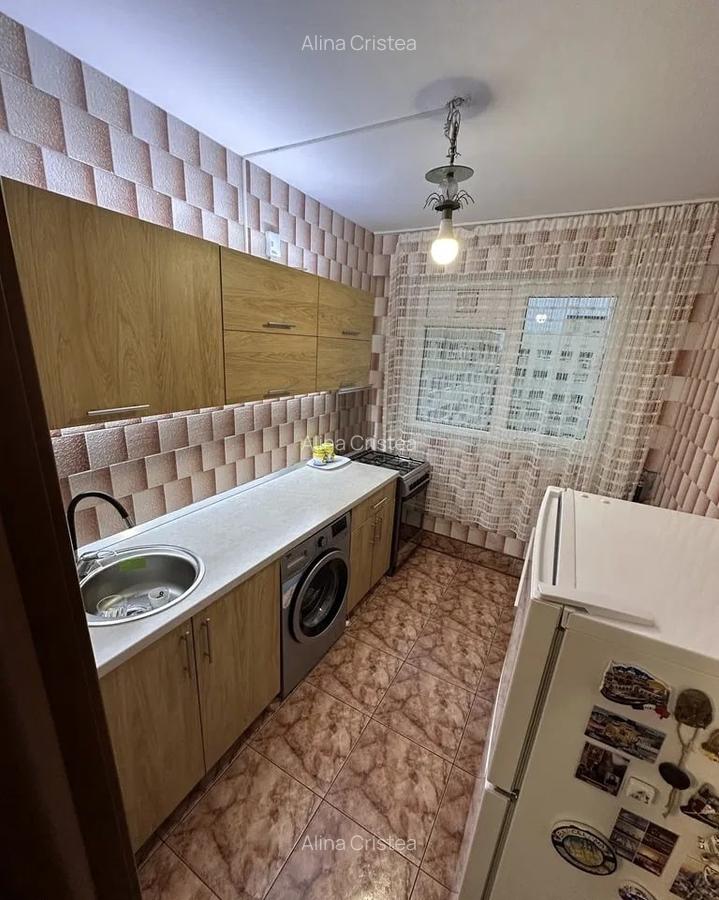 Metrou 1 Decembrie - Apartament 2 camere , decomandat - 5