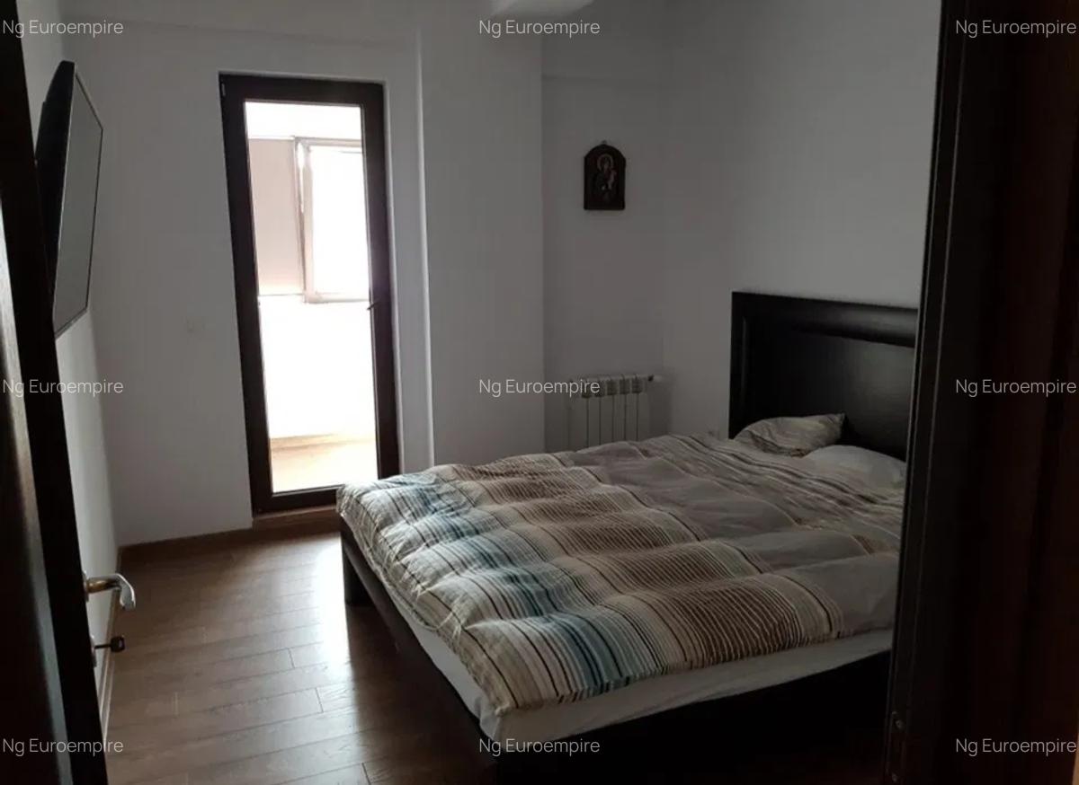 Apartament de  vanzare cu 4 camere, zona km 4-5 - 6