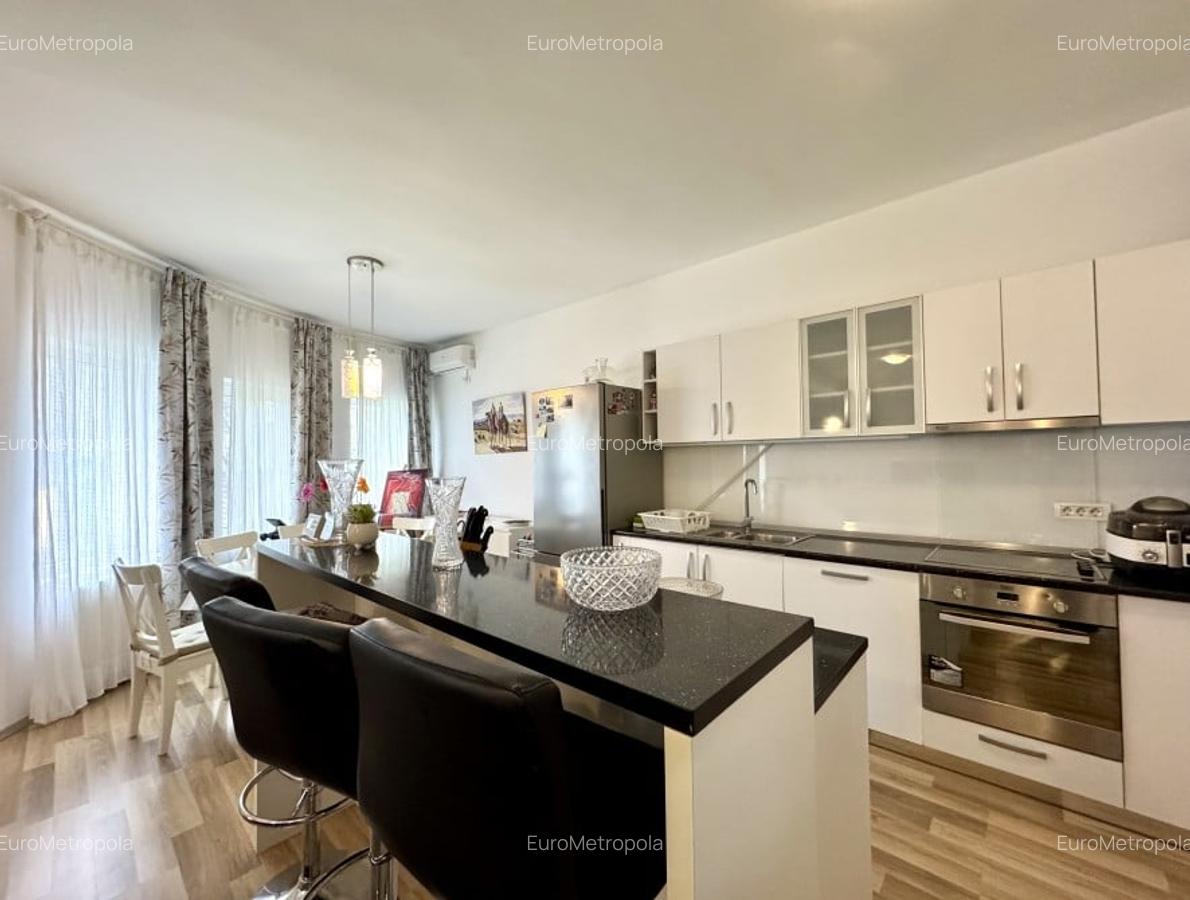 Vila cu 10 camere, curte de 1000 mp, 2 garaje, stradă fără blocuri, Sisești lâng - 4