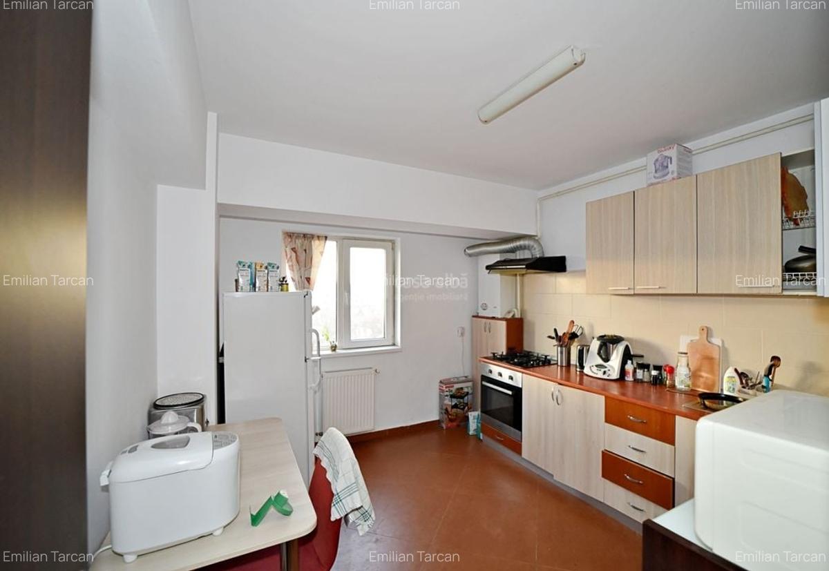 Apartament cu 4 camere decomandat, mobilat în Podul de Fier - 4