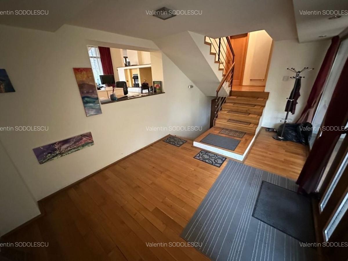 Casă / Vilă cu 6 camere în zona  Calea Aradului - 25