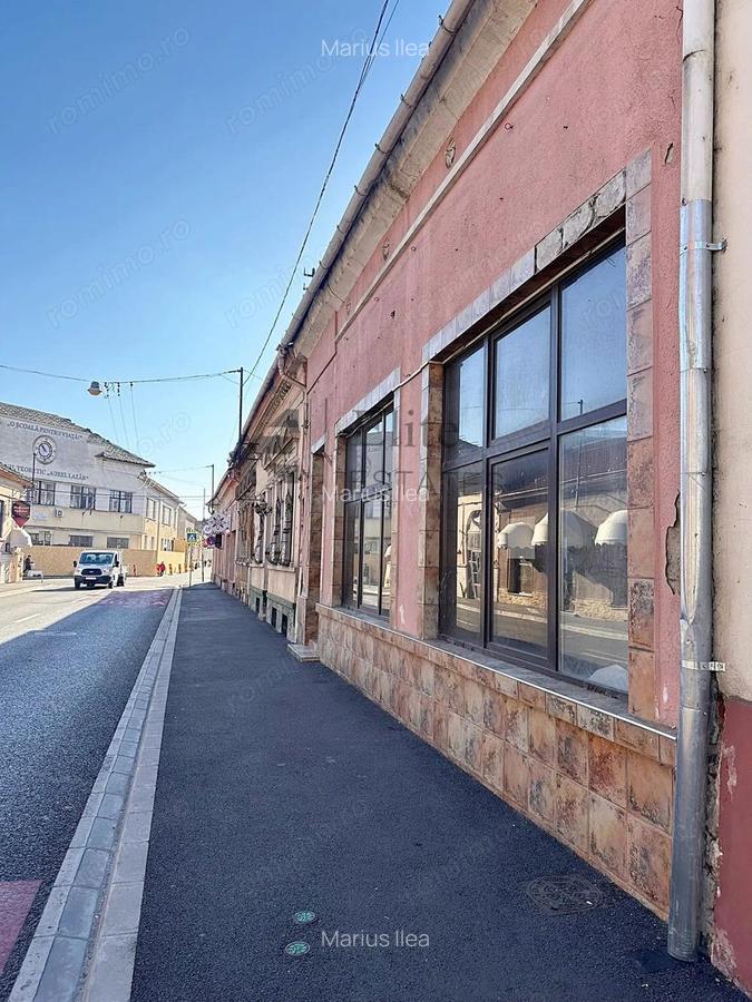 Spatiu Comercial si 7 apartamente ultracentral in Oradea - 1