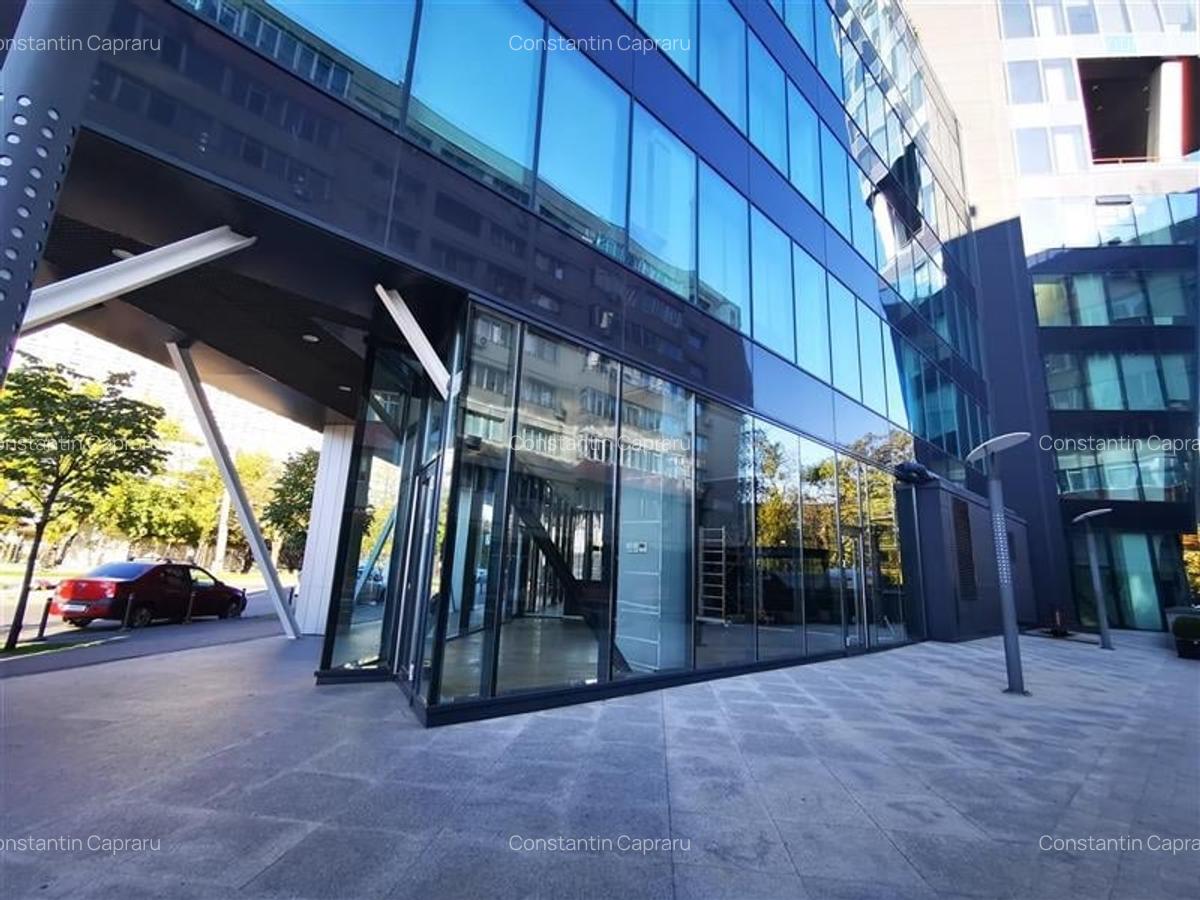 Spatiu comercial in cladire de birouri clasa A - 250 mp - 1