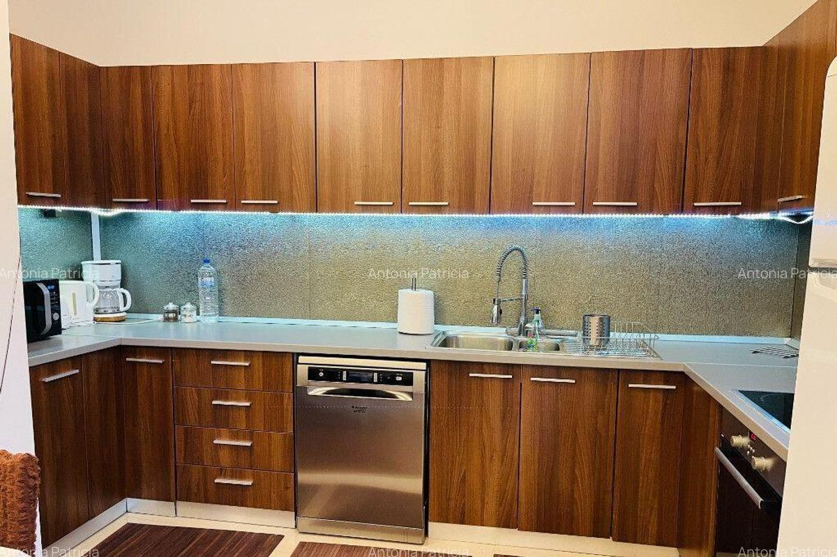 Casa langa Statia de Metrou Aparatorii Patriei - 136mp +c... - 13