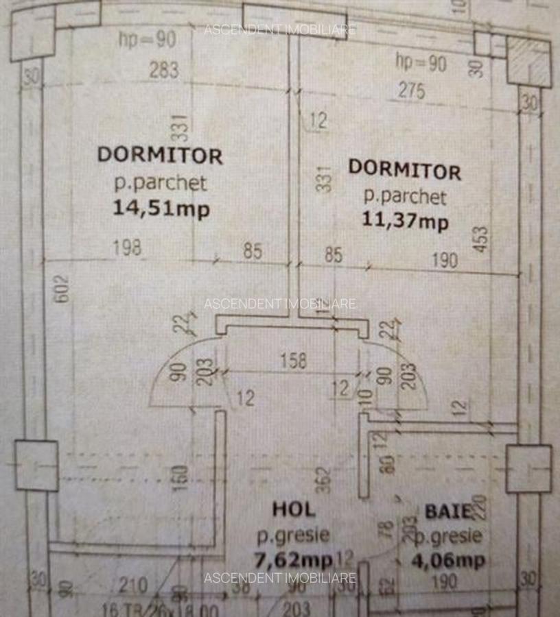 Apartament cu 3 camere decomandat în Tractorul - 20