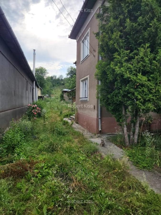 Casa idividuala de vanzare cu teren de  1700 mp - 1