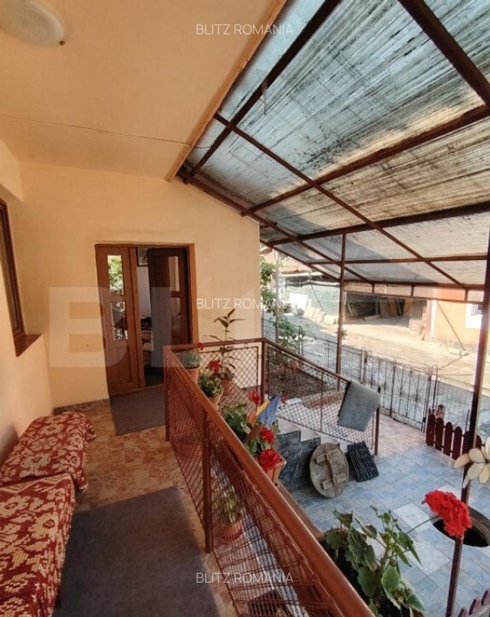 Casa tradi?ionala cu 3 camere, teren mare ?i gradina i - 9
