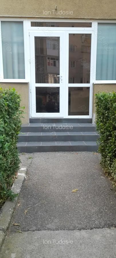 Vand apartament cu doua camere la parter - 2