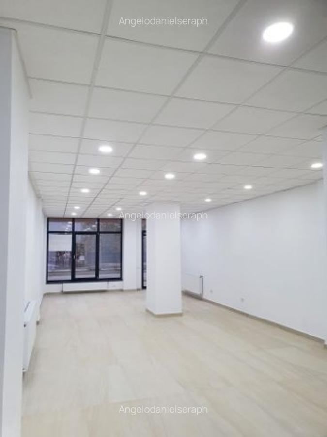 Spatiu comercial parter de inchiriat - 73 mp - 600 €/lună - Showroom Bloc DC5, Ramnicu Valcea - 1