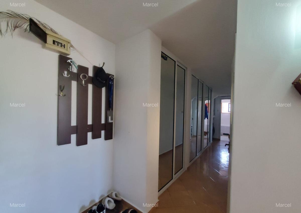 Apartament 3 camere, decomandat, 2 balcoane, 2 bai, 4/4, central - 4