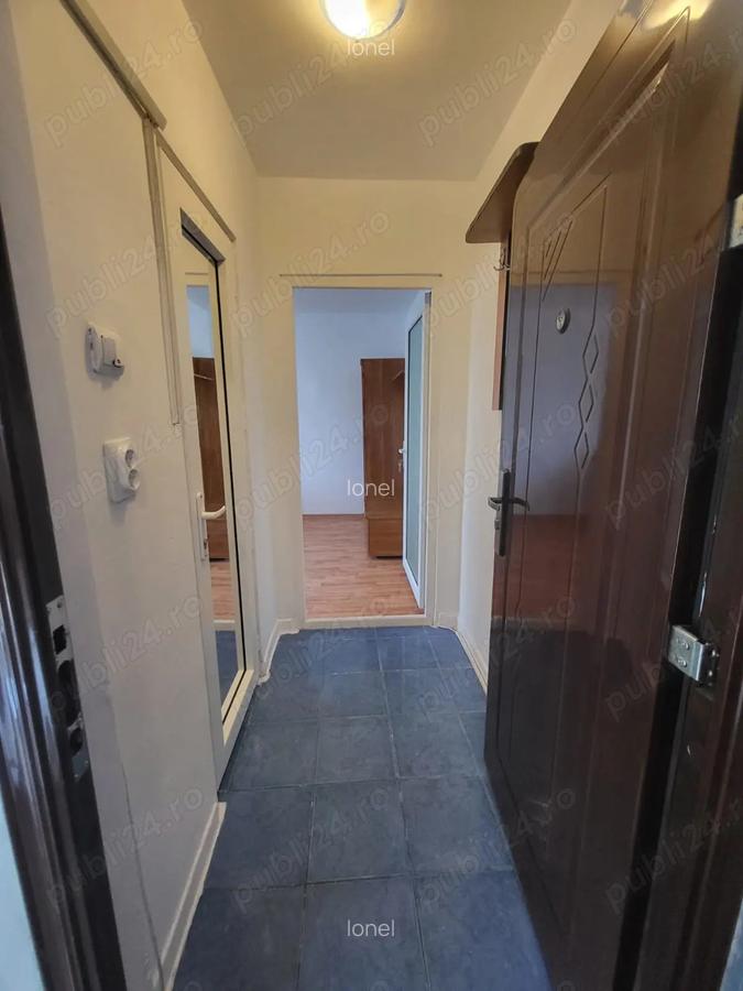 Vand apartament cu o camera, situat la etajul 3, in cartierul Micro 40 in spatele pie?ei. - 4 Vand apartament cu o camera, situat la etajul 3, in cartierul Micro 40 in spatele pie?ei. - 4