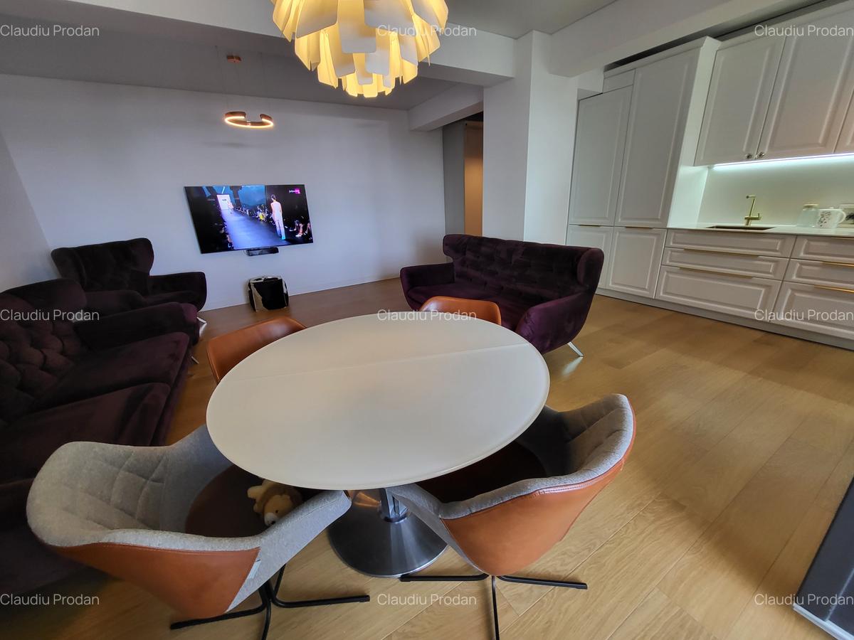Apartament cu 3 camere decomandat în - 4