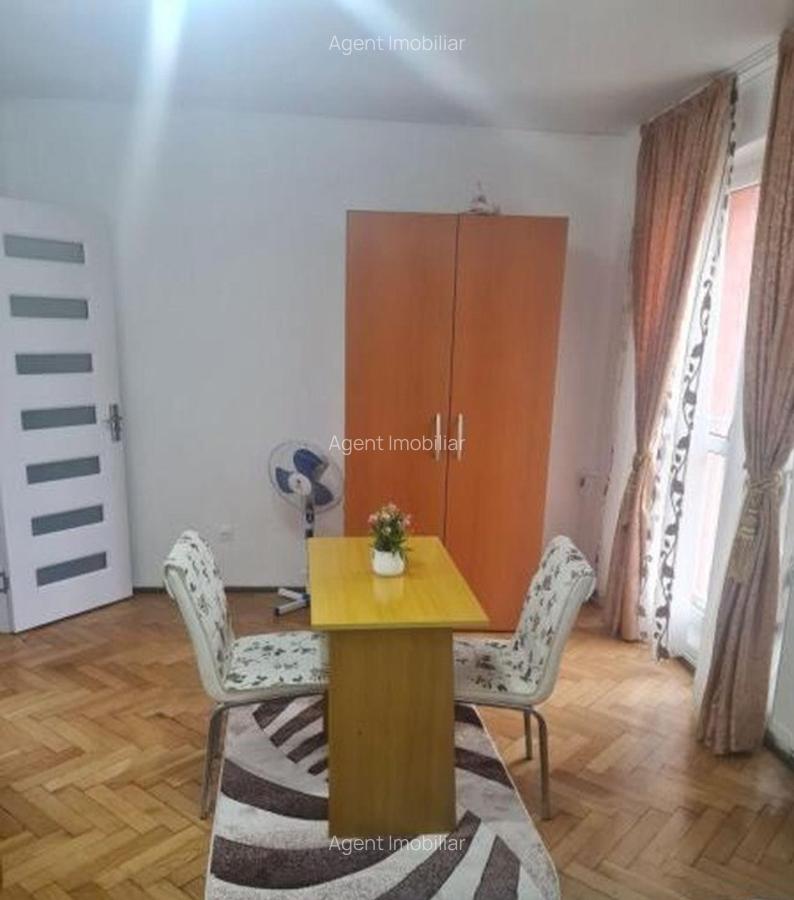 Obor metrou etaj 7 semidecomandat - 6