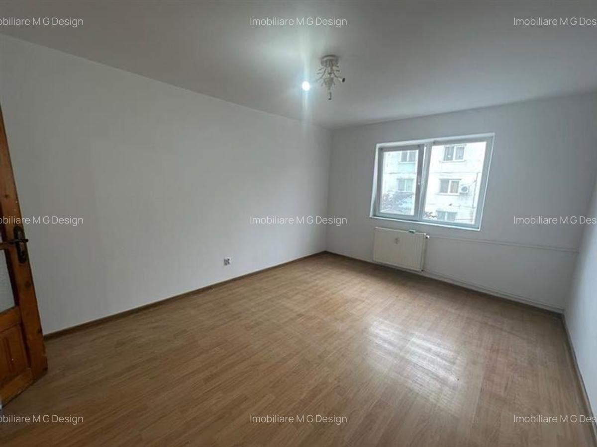 Garsoniera zona Buziasului etaj 2, baie cu vana - 4
