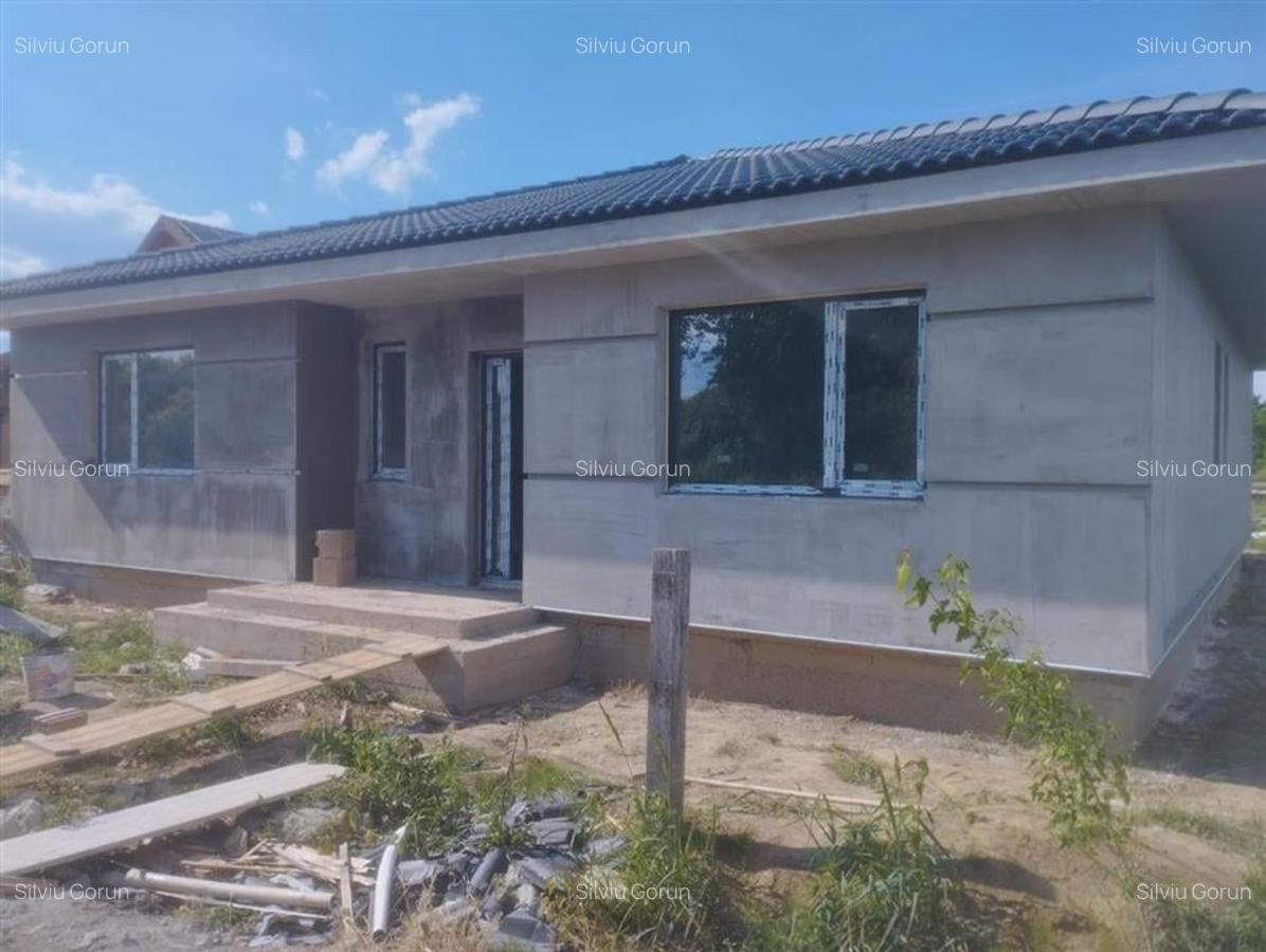 Casa noua la CHEIE cu 4 camere 2 bai si 660 mp teren in Lazuri - 1