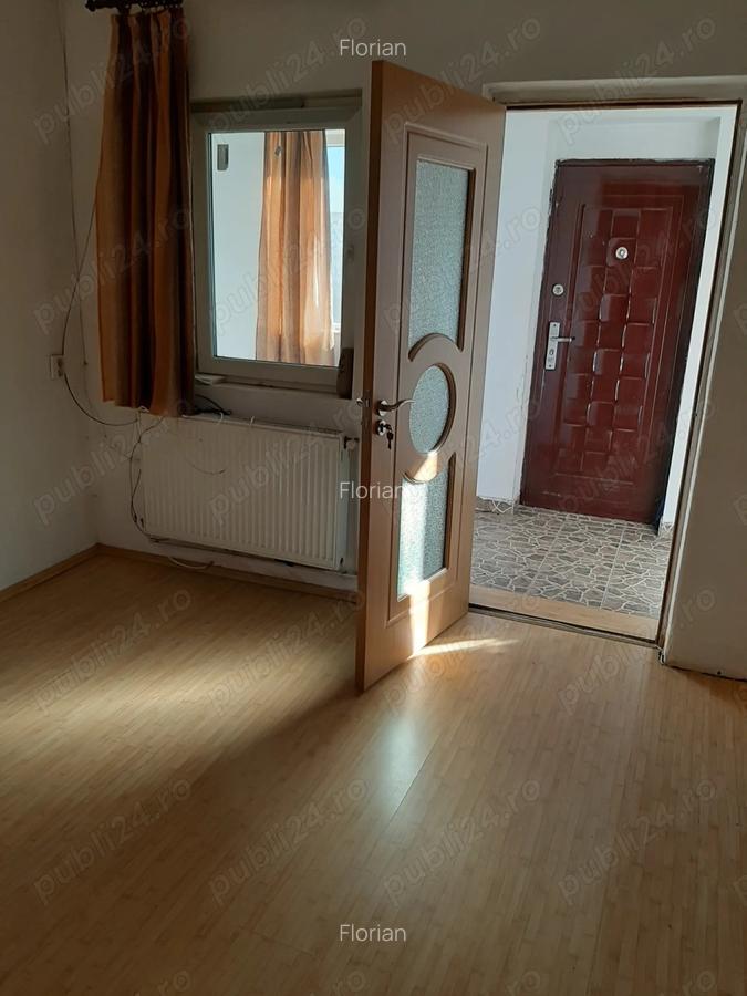 Inchiriez apartament 2 camere la curte ( curtea este comuna) - 2