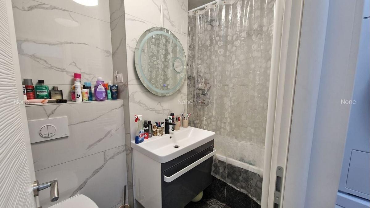 De Vanzare, Apartament 3 Camere, Etaj intermediar cu lift Comision 0 - 8