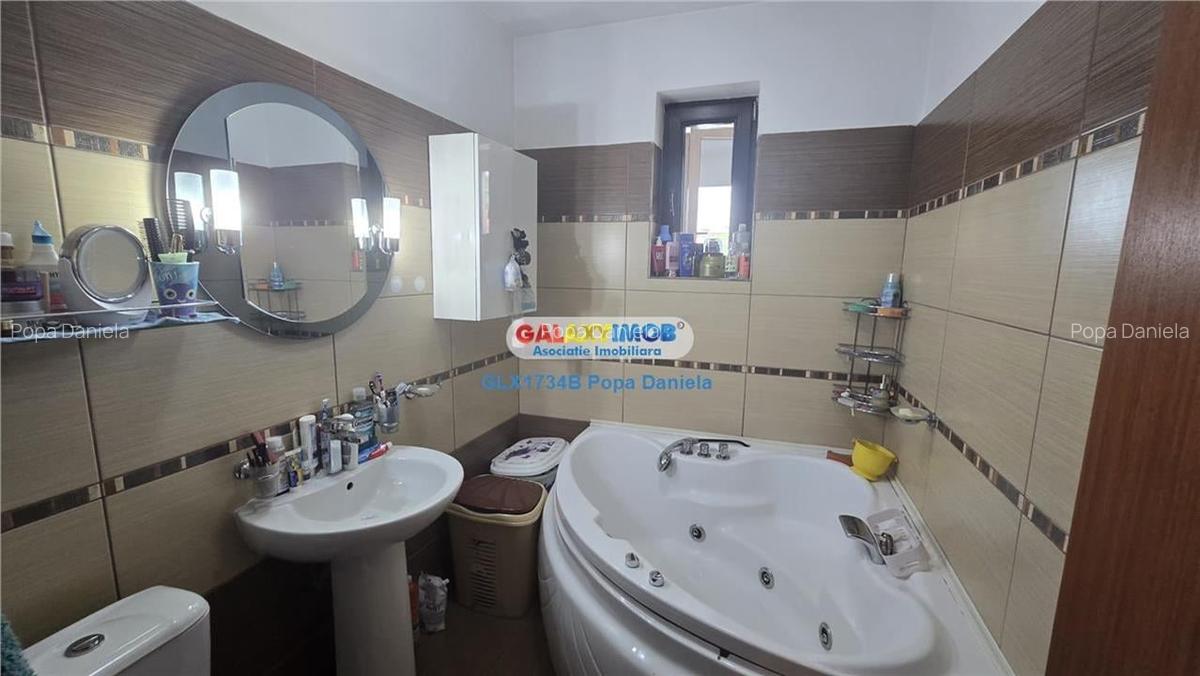 Vanzare apartament 3 camere decomandat, loc de parcare, mobilat - 9