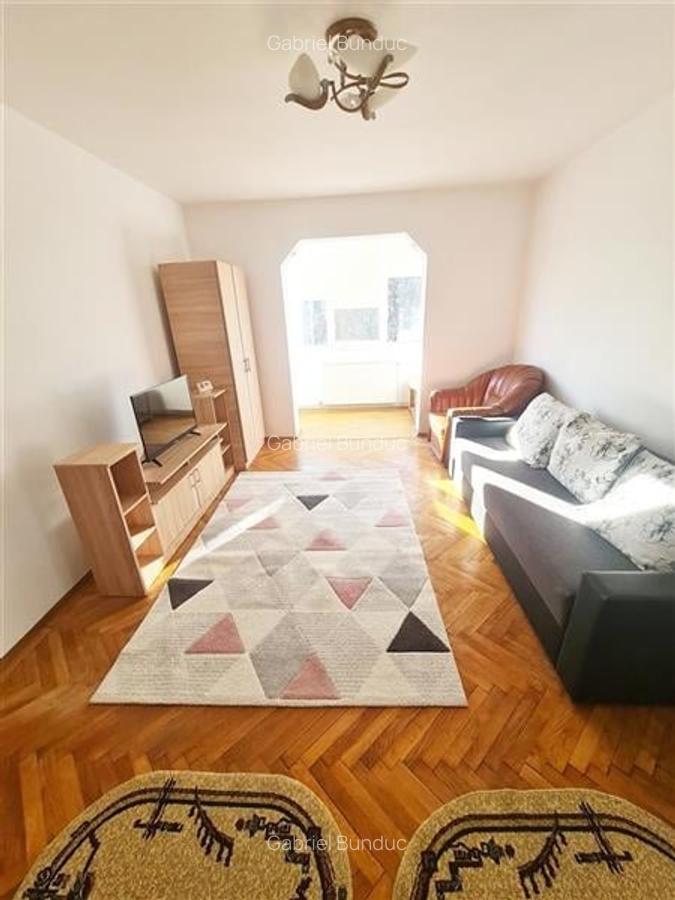 Apartament 3 camere, zona Tractorul - 2