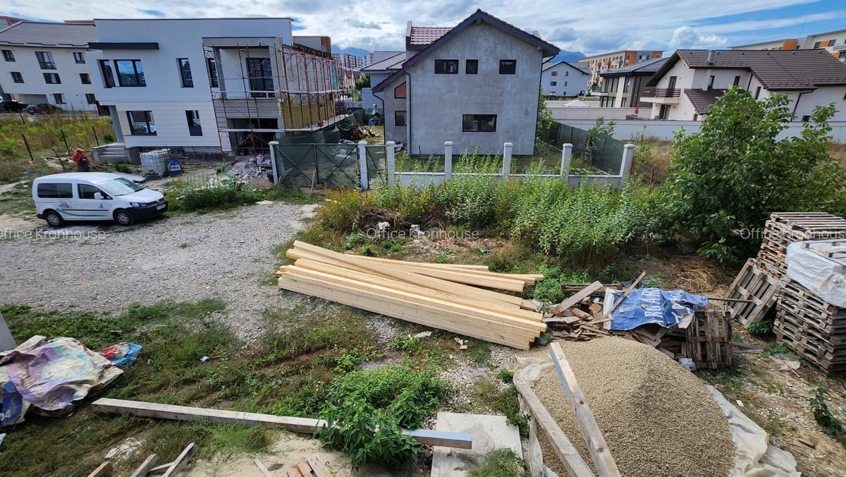 Apartament cu 3 camere în Tractorul - 26