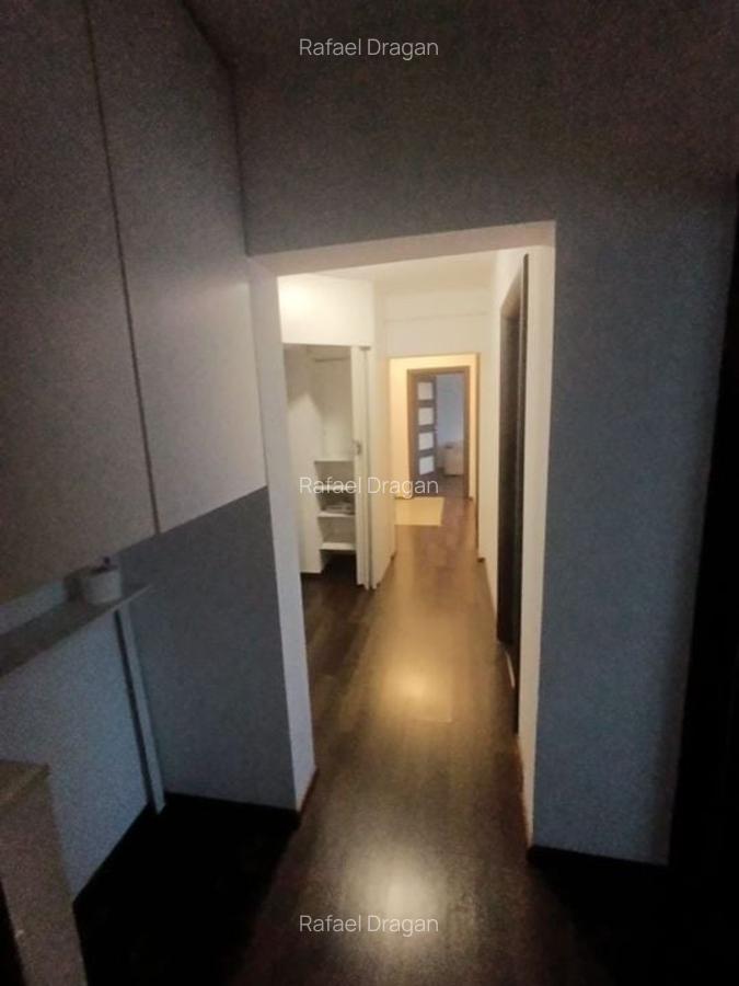 De închiriat 3 camere decomandat, 2 băi, metrou 1 Decembrie - 3