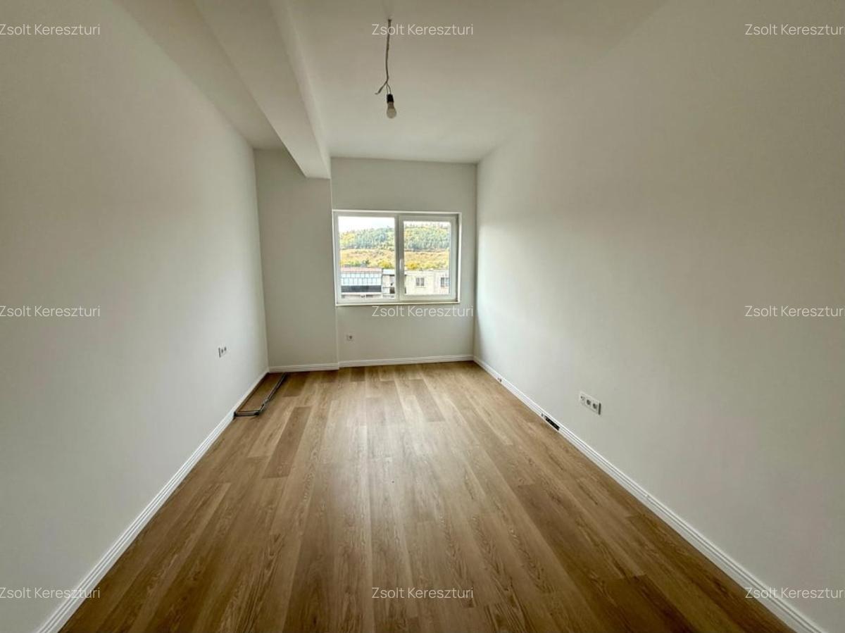 De vanzare apartament nou, finisat 3 camere, 74 mp. - Comuna Baciu - 9