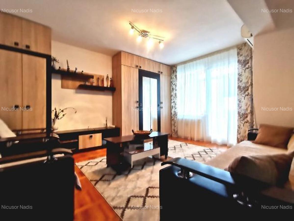 Apartament 3 camere de vânzare - 2